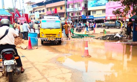 മുന്നറിയിപ്പില്ലാതെ നിശ്ചലമാക്കി മമ്മിയൂർ റോഡ്, ഷുഭിതരായി യാത്രക്കാർ