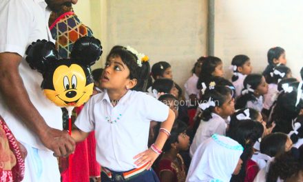 പ്രവേശനോത്സവം ആഘോഷിച്ച് കുരുന്നുകൾ വിദ്യാലയത്തിലേക്ക്
